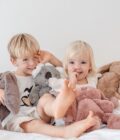 Peluche coniglio, pupazzo ecologico, morbido, in materiale riciclato, per bambini e neonati, altezza cm 40 - immagine 3