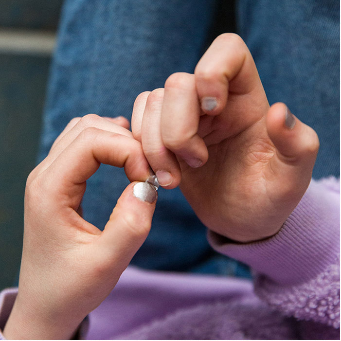 Set smalto peel-off e balsamo labbra - immagine 5